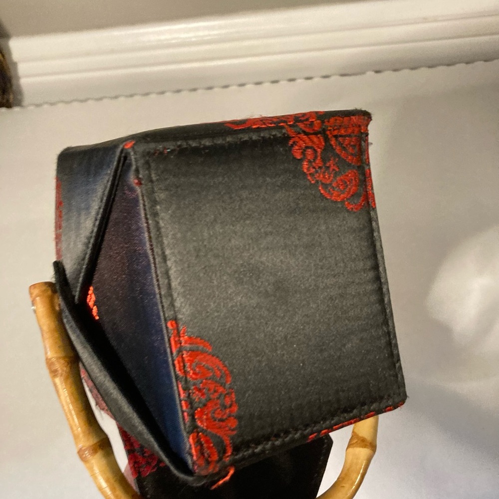 SOLD🖤Tozai Home 
Chinese Takeout Hand Bag 
Purse 
Red & Black 
Bamboo Handle. - Picture 7 of 9